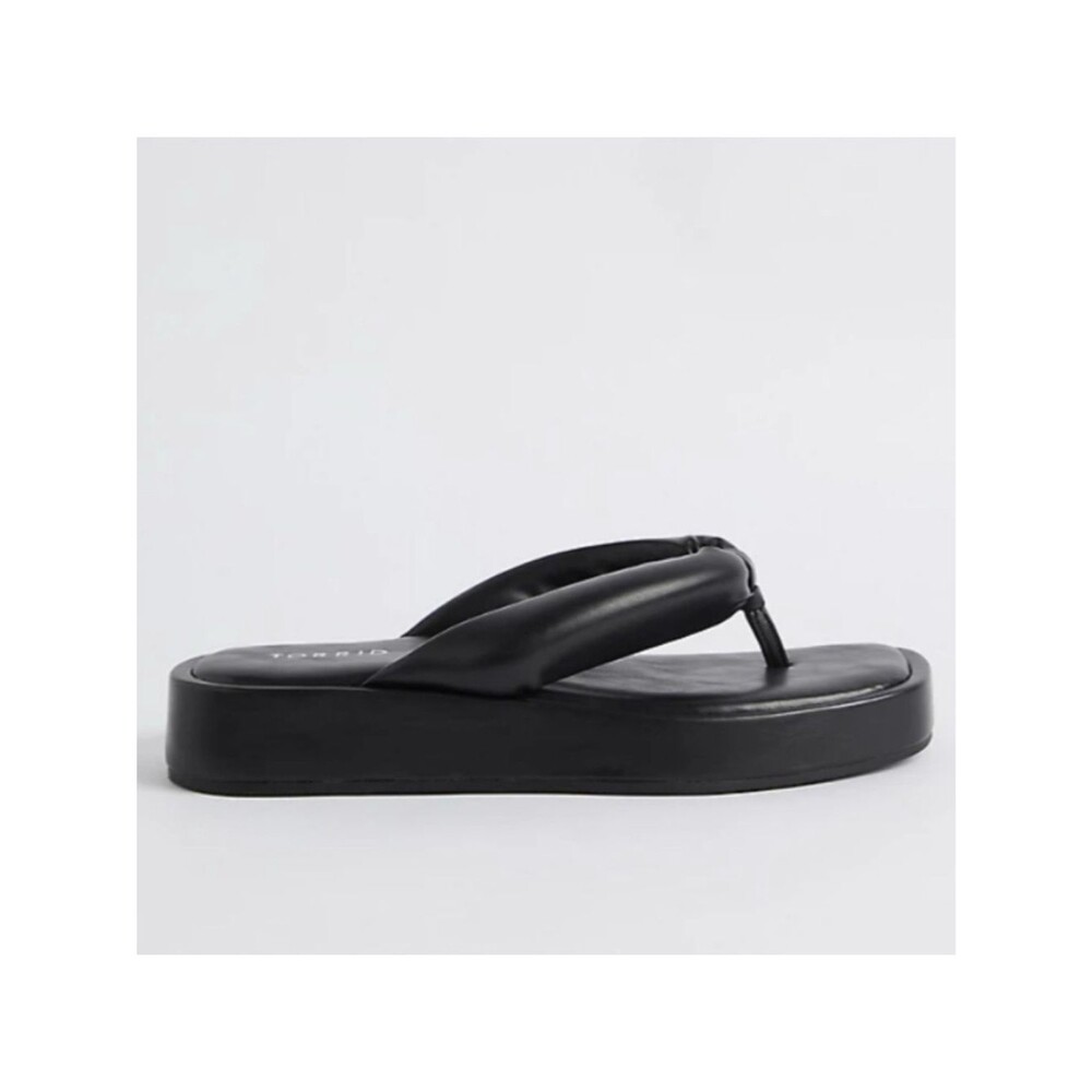 TORRID NWOB Black Platform Padded Thong Sandals Size 9 WW